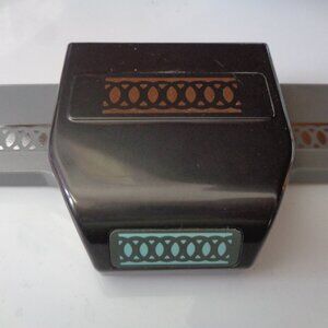 EK Success Paper Punch Border Interlocking Circles